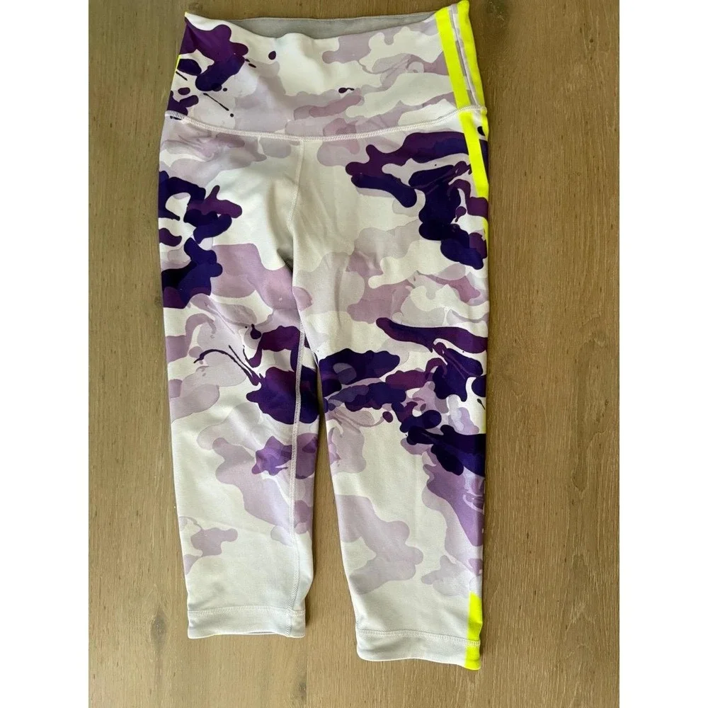 Peloton WITH Leggings Womens fits Size 6‎ Purple Camouflage High Rise Capri